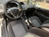 Gebraucht Ford Fiesta Ambiente 60 PS (44 kW) 2016 Weiß Kleinwagen