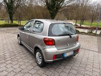 Gebraucht Toyota Yaris 105 PS (77 kW) 2003 Silber Kleinwagen