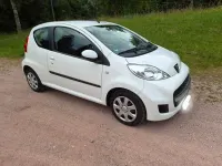 Gebraucht Peugeot 107 Filou 68 PS (50 kW) 2011 Weiß Kleinwagen
