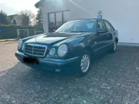 Gebraucht Mercedes E200 136 PS (100 kW) 1998 Schwarz Limousine