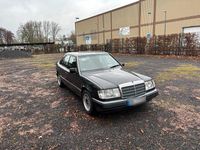 Gebraucht Mercedes E230 132 PS (97 kW) 1990 Schwarz Limousine