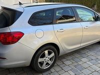 Gebraucht Opel Astra 140 PS (102 kW) 2013 Silber Kombi
