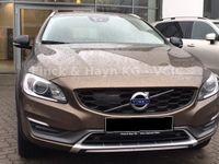 Gebraucht Volvo V60 CC Summum 190 PS (139 kW) 2016 Andere farbe metallic Kombi