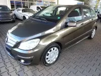 Gebraucht Mercedes B180 116 PS (85 kW) 2011 Braun Kleinwagen