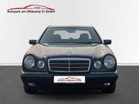 Gebraucht Mercedes E280 Elegance 193 PS (141 kW) 1996 Smaragdschwarz Limousine