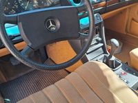 Gebraucht Mercedes E230 136 PS (100 kW) 1988 Grün Limousine