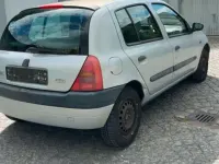 Używany Renault Clio II 58 KM (42 kW) 2001 Srebrny Hatchback