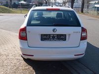 Gebraucht Skoda Octavia 105 PS (77 kW) 2011 Weiß Kombi