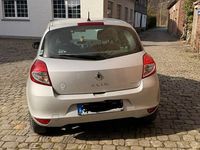 Gebraucht Renault Clio II Night&Day 75 PS (55 kW) 2011 Silber Limousine