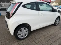 Gebraucht Toyota Aygo 69 PS (50 kW) 2014 Weiß Kleinwagen
