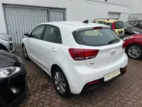 Gebraucht Kia Rio Spirit 101 PS (74 kW) 2022 Clear white uni Limousine