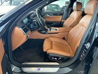Gebraucht BMW 740 320 PS (235 kW) 2018 Singapur grau metallic (metallic) Limousine