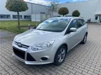 Usado Ford Focus SYNC Edition 116 CV (85 kW) 2014 Plateado Berlina