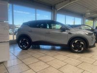 Neu Renault Captur Techno 158 PS (116 kW) 2025 Rafalgrau metallic, black pea SUV