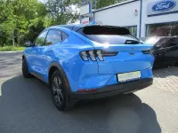 Gebraucht Ford Mustang Mach-E Basis 216 kW (294 PS) 2022 Grabber blue metallic SUV