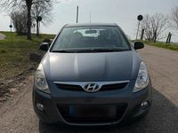 Gebraucht Hyundai i20 77 PS (56 kW) 2011 Grau Kleinwagen