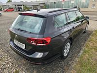 Gebraucht VW Passat Basis 150 PS (110 kW) 2022 Grau Kombi