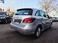 Gebraucht Mercedes B180 Style 122 PS (89 kW) 2015 Silber Van / Kleinbus