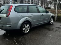 Gebraucht Ford Focus Ghia 116 PS (85 kW) 2005 Silber Kombi