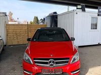 Gebraucht Mercedes B220 170 PS (125 kW) 2013 Rot Van / Kleinbus