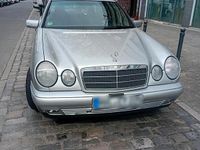 Gebraucht Mercedes E200 136 PS (100 kW) 1997 Silber Limousine