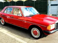 Gebraucht Mercedes 200 94 PS (69 kW) 1978 Rot Limousine