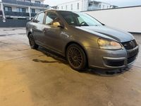 Gebraucht VW Jetta 105 PS (77 kW) 2006 Grau Limousine