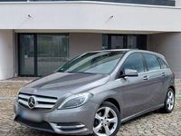 Gebraucht Mercedes B200 136 PS (100 kW) 2013 Grau Van / Kleinbus