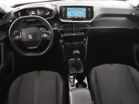 Gebraucht Peugeot 2008 Allure 131 PS (96 kW) 2022 Rot SUV