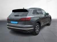 Gebraucht VW Touareg Elegance 286 PS (210 kW) 2023 Siliziumgrau metallic SUV