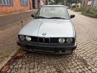Gebraucht BMW 318 113 PS (83 kW) 1989 Blau Limousine