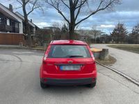 Gebraucht Ford Fiesta 80 PS (58 kW) 2005 Rot Kleinwagen