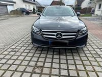Gebraucht Mercedes E220 Avantgarde 194 PS (142 kW) 2017 Schwarz Limousine