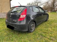 Gebraucht Hyundai i30 90 PS (66 kW) 2011 Schwarz Kleinwagen