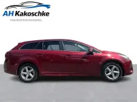 Gebraucht Toyota Avensis Sol 147 PS (108 kW) 2018 Rot Limousine