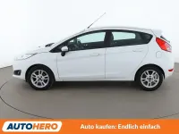 Gebraucht Ford Fiesta Celebration 101 PS (74 kW) 2016 Frozen white Kleinwagen