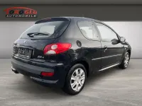 Gebraucht Peugeot 206 Basis 75 PS (55 kW) 2010 Schwarz Limousine