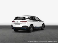 Gebraucht BMW iX Sport Line 239 kW (326 PS) 2022 Mineralweiß metallic SUV