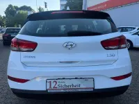 Gebraucht Hyundai i30 Select 120 PS (88 kW) 2023 Weiß Limousine