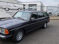 Gebraucht Mercedes E230 136 PS (100 kW) 1985 Dunkel blau (904) uni Kombi