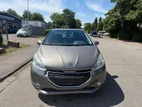 Gebraucht Peugeot 208 Active 95 PS (69 kW) 2012 Grau Kleinwagen