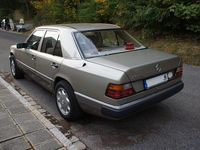 Brugt Mercedes E230 132 HK (97 kW) 1990 Sølv Sedan