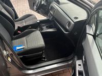 Gebraucht Toyota Yaris 69 PS (50 kW) 2014 Grau Kleinwagen