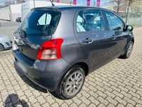Gebraucht Toyota Yaris 68 PS (50 kW) 2011 Grau Kleinwagen
