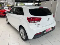 Gebraucht Kia Rio DREAM-TEAM Edition 84 PS (61 kW) 2017 (ud) schneeweiss Limousine