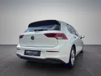 Gebraucht VW Golf VIII Life 131 PS (96 kW) 2023 Weiß Limousine