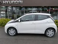 Gebraucht Toyota Aygo X-play 69 PS (50 kW) 2018 Weiß Kleinwagen