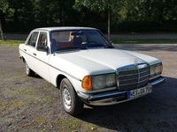 Gebraucht Mercedes 240 72 PS (52 kW) 1980 Weiß Limousine