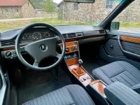 Gebraucht Mercedes E230 130 PS (95 kW) 1993 Blau Limousine