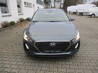 Gebraucht Hyundai i30 Select 101 PS (74 kW) 2017 Grau Limousine